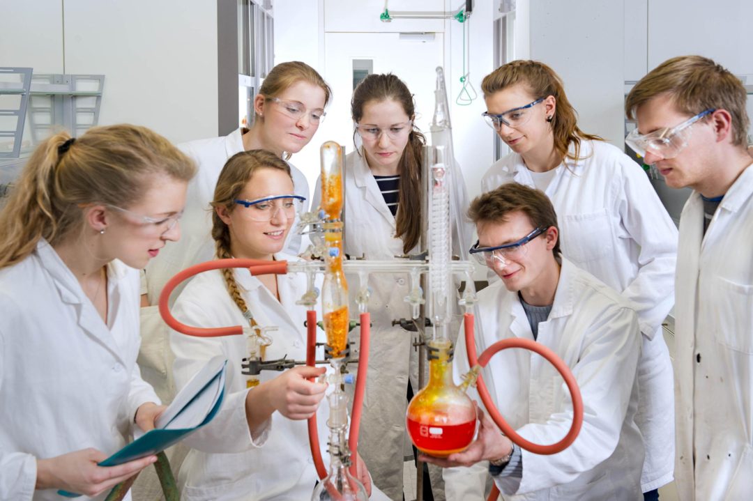 CHU Forschendes Lernen KR 1 CHU Forschendes Lernen. Copyright Eckert,Heddergott/TU München