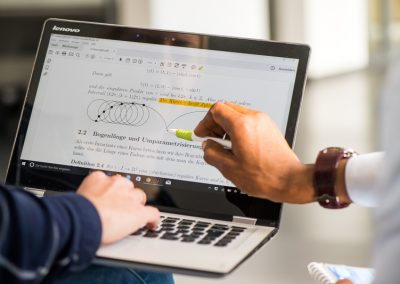 Förderung von Schülerleistung im Fach Mathematik: Machen digitale Anwendungen den Unterschied?