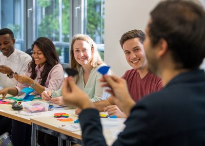 Soziales und emotionales Lernen in der Schule = bessere Leistungen?