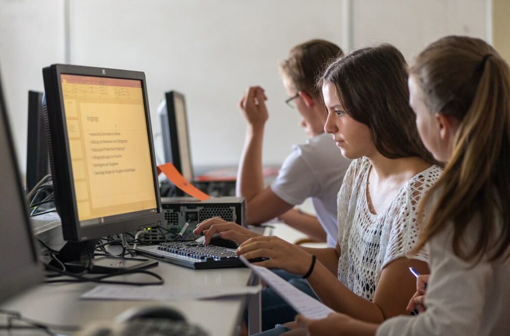 Durch Schreiben lernen: Wie wirksam ist Schreiben als Lernaktivität in verschiedenen Unterrichtsfächern?