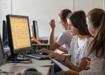 Durch Schreiben lernen: Wie wirksam ist Schreiben als Lernaktivität in verschiedenen Unterrichtsfächern?