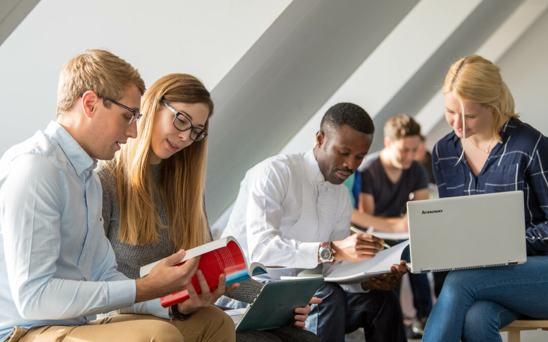 Wenn SchülerInnen sich gegenseitig beurteilen: Wie lernwirksam ist Peer Assessment im Unterricht?